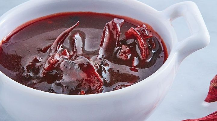 Dale un ligero toque picante y delicioso a tu comida con esta salsa de jamaica