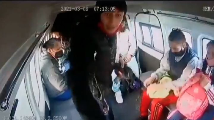 (VIDEO) "¿Quieres un balazo o qué?" advierte asaltante en una 'combi' en Ecatepec, Edomex