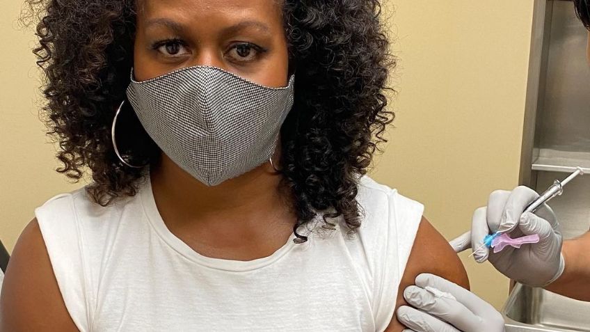 Michelle Obama se vacuna contra Covid-19: "Vacunarse salvará vidas y esa vida podría ser tuya"