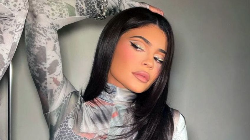 ¡Calor y belleza! Kylie Jenner adelanta la primavera con ligero y espectacular bañador rosa