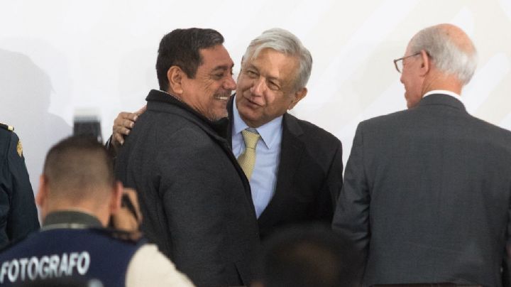 "Es un escupitajo a las mujeres:" Las duras reacciones contra AMLO por la ratificación de Salgado Macedonio