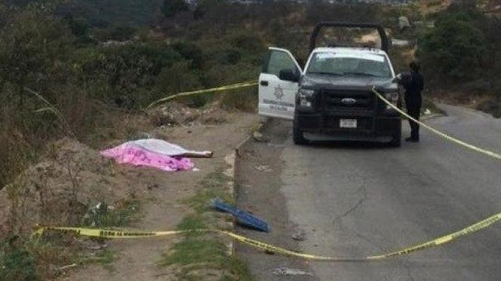 Macabro hallazgo: Localizan cuerpos al costado de carretera en Edomex; los ejecutaron a disparos