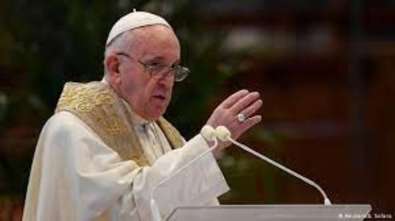 El Papa Francisco firma comunicado para que la Iglesia Católica no bendiga unión gay