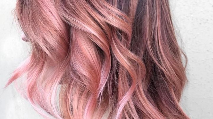 ¡Píntalo de rosa! Amarás los destellos de este balayage 'rose gold' en tu cabello