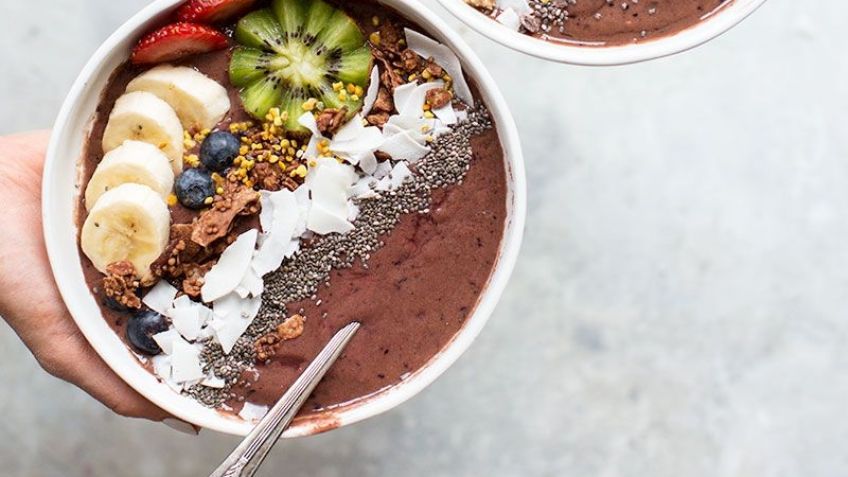 ¿Desayuno saludable? Claro que sí, disfruta de este 'smothie bowl' de chocolate 'fitness'