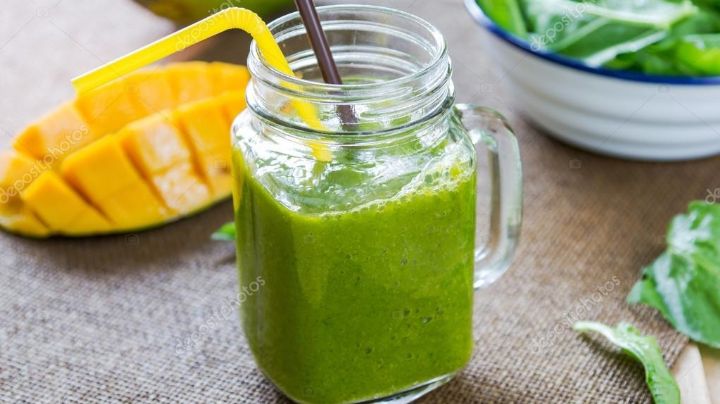 Siéntete mucho más ligera gracias a este rico smoothie de mango con espinaca