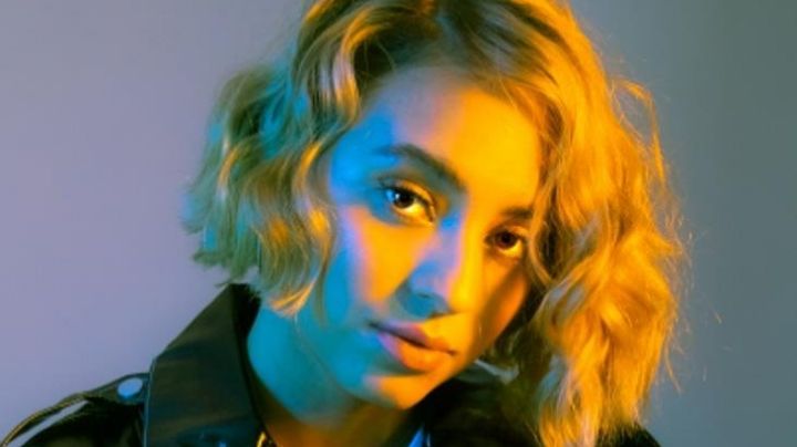 Meli G, cantante y artista de doblaje, lanzó su nuevo sencillo 'Contra el Mundo'