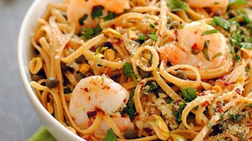 Consiente a tu familia en esta Cuaresma al preparar unos ricos fideos con camarones