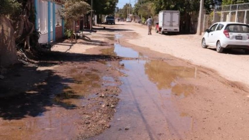 ¡De no creerse! Megafuga de agua en Pueblo Yaqui lleva un año y nadie resuelve el problema