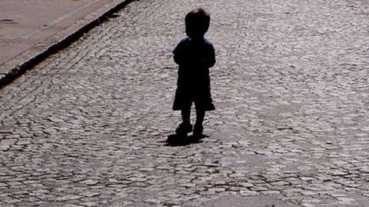 Escuela pone en riesgo la vida de niño de 5 años; madre entra en pánico al encontrar a su hijo