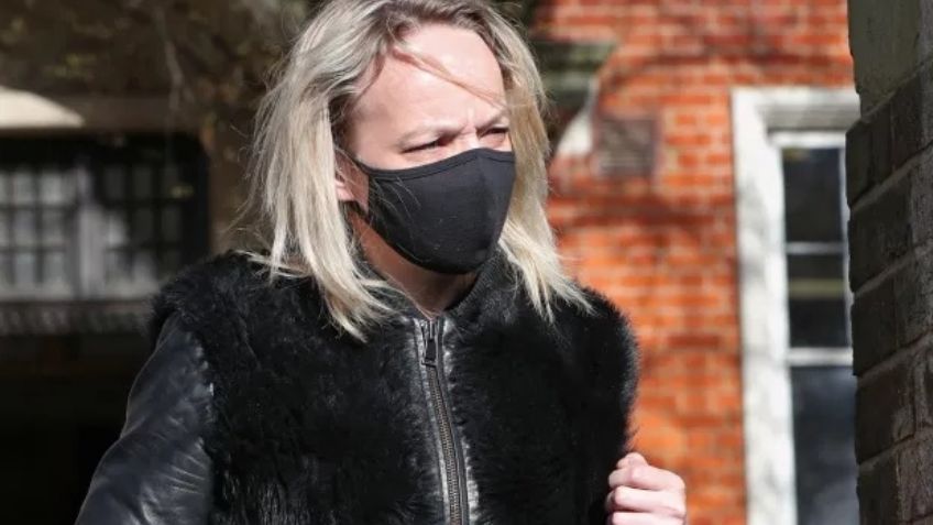 Pasajera enloquece, desgreña a azafata y grita estremecedor mensaje en avión: "Mueran todos"