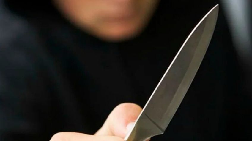 A sangre fría, hombre acuchilla hasta la muerte a joven; intenta asesinar a adolescente