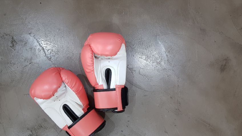 VIDEO: ¡Sin piedad! Mujer se lanza a golpes contra la amante de su esposo al encontrarlos juntos