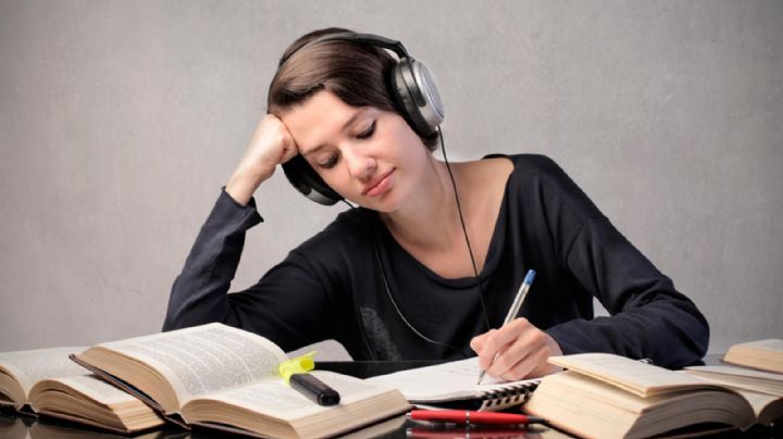 La música de fondo puede afectar tu concentración en el trabajo y estudio