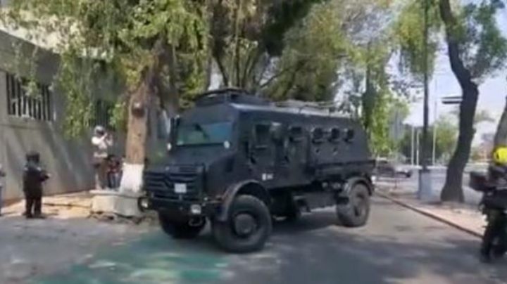 Con un fuerte operativo, madre de 'El Lunares' es trasladada al centro de arraigo de la CDMX