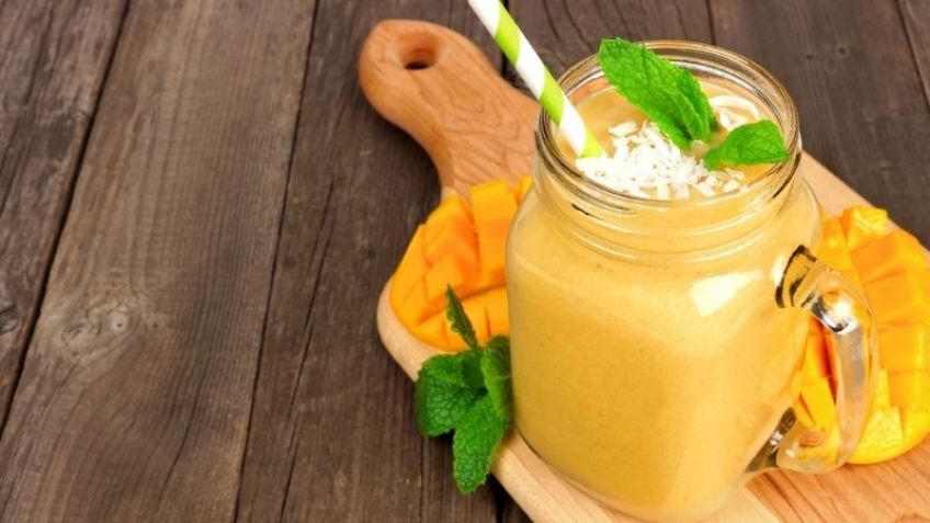 Prueba la combinación más saludable con esta agua de mango con coco