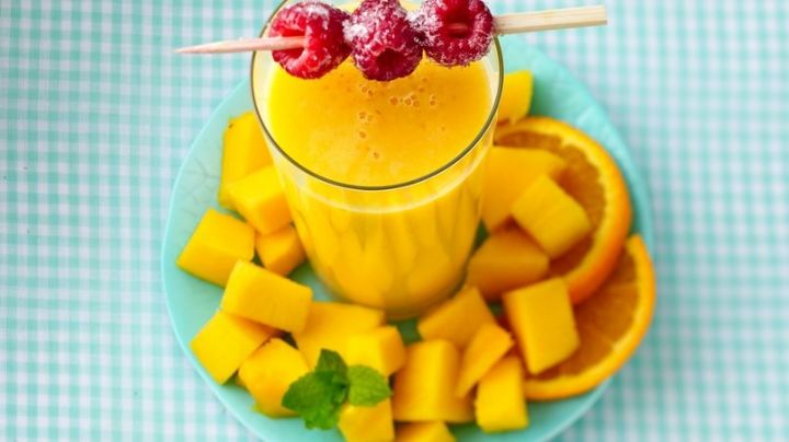 Evita el envejecimiento con ayuda de este rico jugo de naranja y mango