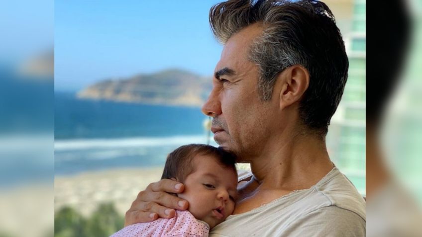 Adrián Uribe llena de ternura Instagram con foto junto a su hija de 5 meses en la playa