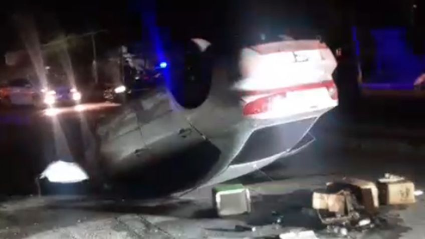 Auto sufre aparatoso choque volcadura al sur de Ciudad Obregón; los tripulantes huyen