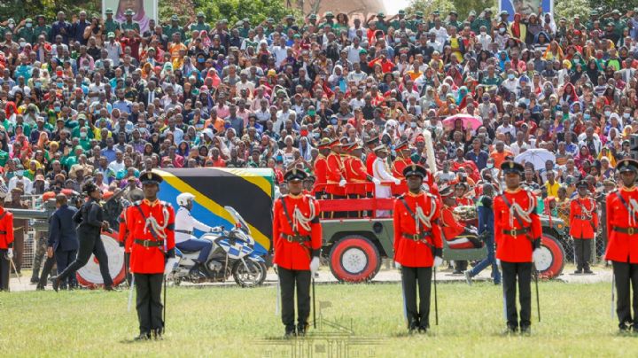 Registran estampida humana durante velatorio del presidente de Tanzania; hay menores fallecidos
