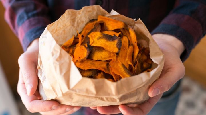 ¡No imaginarás que son saludables! Estas chips de camote serán tu botana favorita