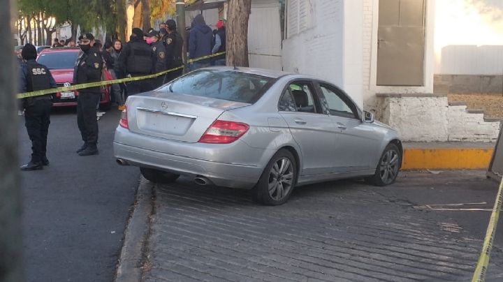 Tras arrollar a varios elementos de seguridad durante una balacera, hombre pierde la vida en CDMX