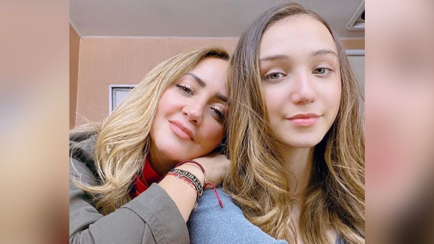 Andrea Legarreta enamora Instagram al posar de esta manera junto a sus hijas