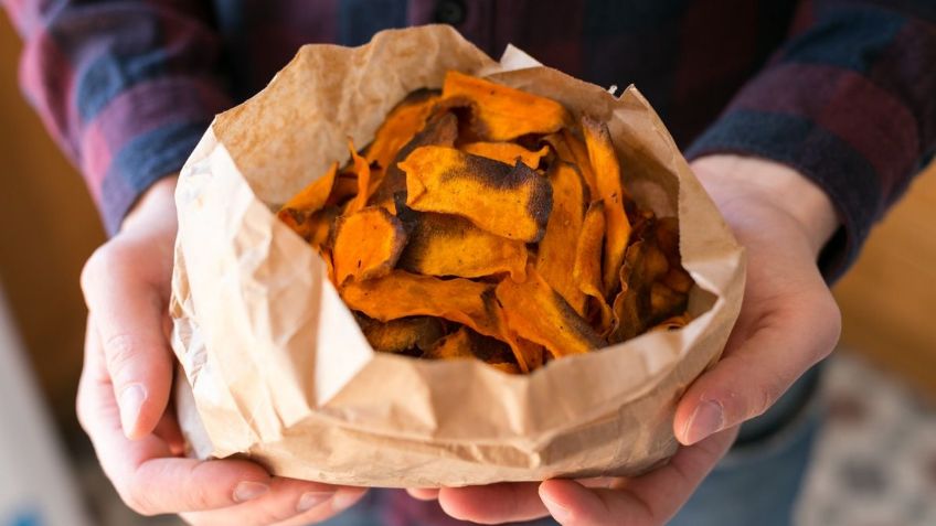¡No imaginarás que son saludables! Estas chips de camote serán tu botana favorita