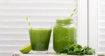 Comienza tu día con el estómago lleno gracias a este saludable jugo verde exprés