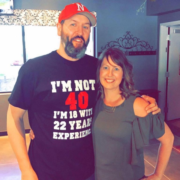 Crystal Sauser hizo un gracioso obituario para su esposo