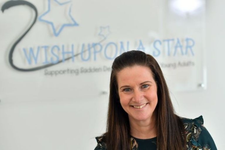 Rhian Mannings fundó 2 Deseos sobre una estrella