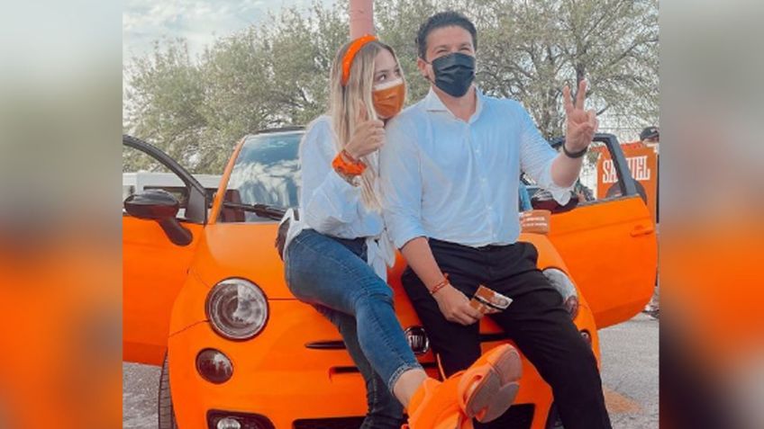 Mariana Rodríguez y Samuel García reviven polémica con su peculiar carro 'fosfo,fosfo'