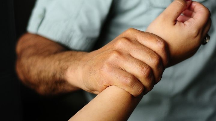 ¡Lamentable! Detienen a influencer por prostituir a su sobrina; solo tenía 14 años