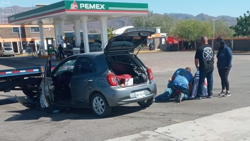 Fuerte 'encontronazo' en carretera Guaymas-Hermosillo deja como saldo a una mujer lesionada