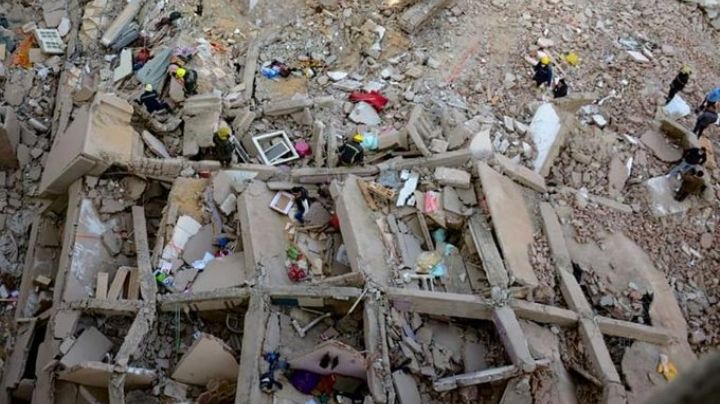 Derrumbe de edificio en Egipto suma 25 muertos; autoridades estiman que hay 75 heridos