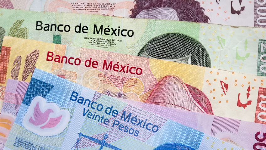 Para no ser detenido se come los billetes falsos que portaba; pagó un celular con ellos