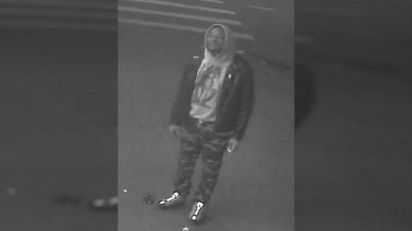 "No digas nada o te disparo": Ultrajan y golpean a joven antes de que entrara a su casa