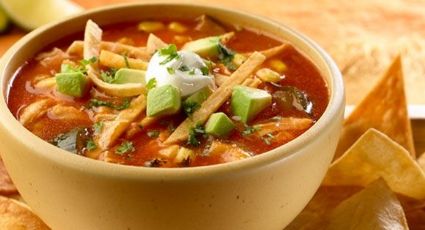 Dale un sabor muy mexicano a la Cuaresma con esta sopa de tortilla tradicional