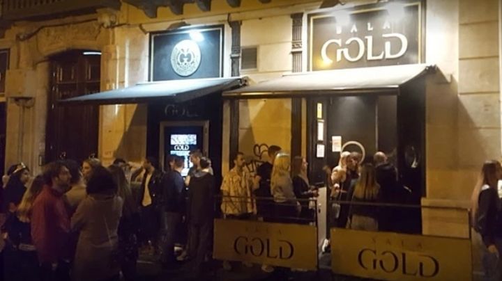 Turista es sometida por un hombre, la obliga a meterse al baño y la viola; le suplicó que la dejara