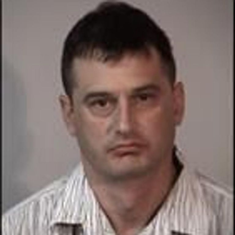 Andrew Black golpeó y violó a una mujer