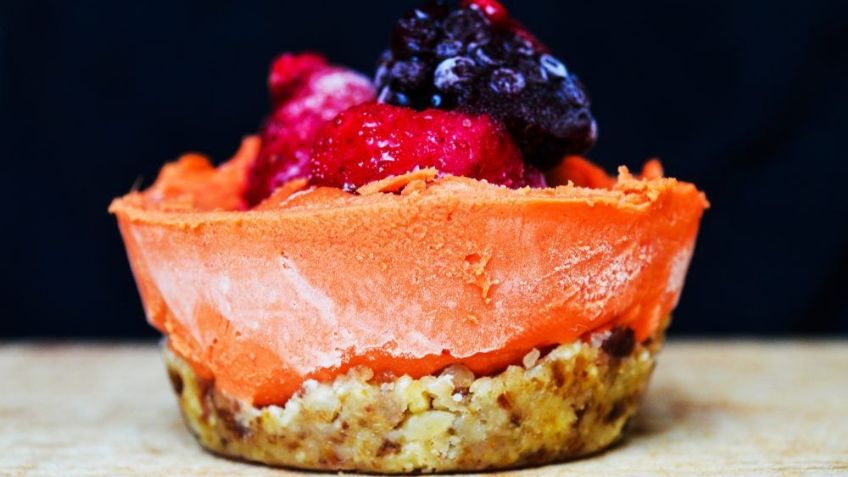 Benefíciate de todos los nutrientes del mamey con este dulce cheesecake
