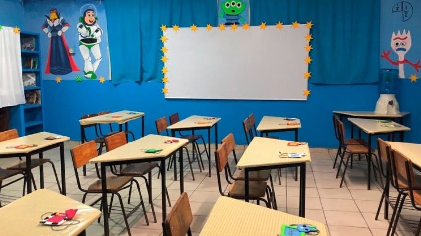 Padre teme por la vida de su hijo, un maestro suspendido por enseñar controversial foto a alumnos