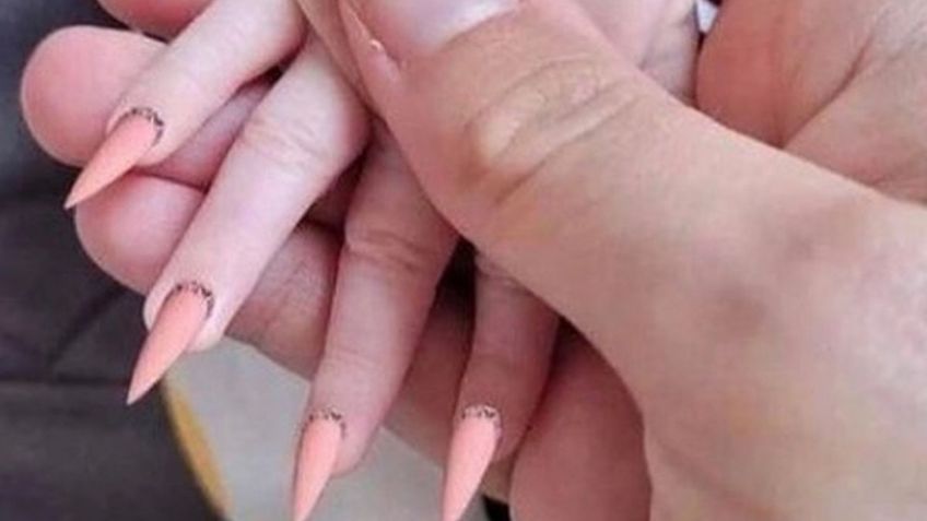 ¡De no creerse! Madre le pone uñas largas a su bebé y ofrece sus servicios "barato"