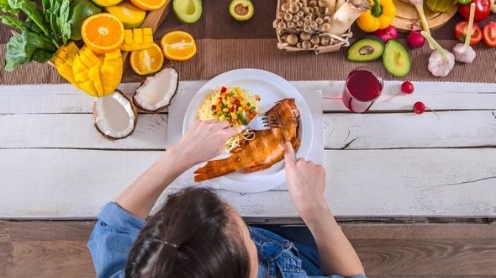 Consigue una vida sana con la compañera de la jarra del buen beber, la pirámide de salud