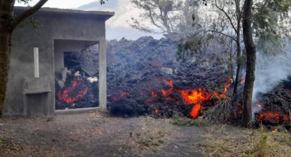 VIDEO: Volcán Pacaya sumerge en lava a una casa; el magma avanza 50 metros diarios