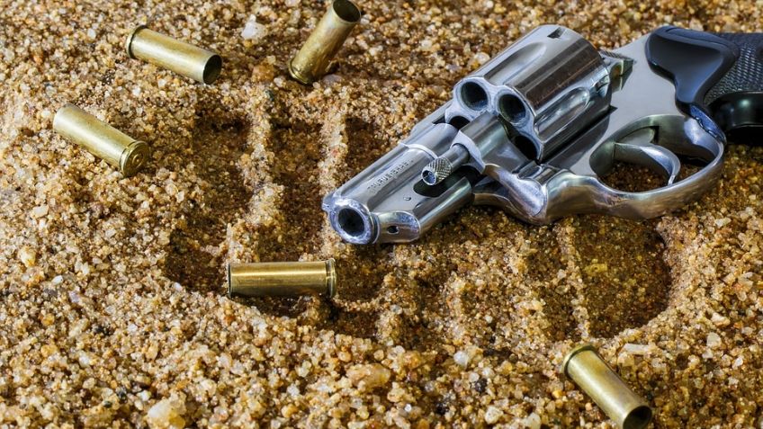 Hombre asesina a balazos a su suegra; enfureció porque no le permitía estar con hija