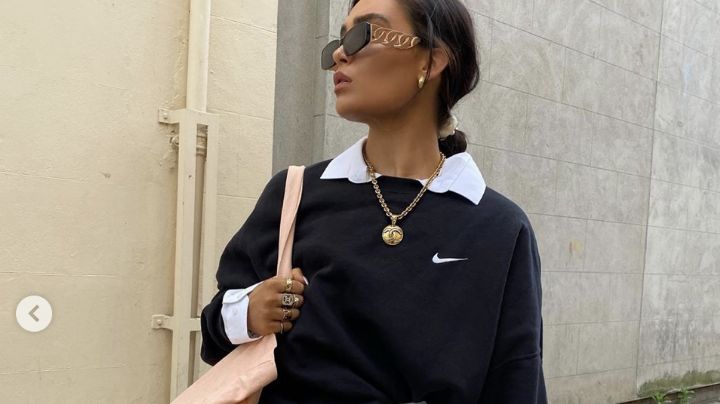 Moda juvenil 2021: Descubre cómo llevar un 'outfit' con suéter 'oversize' y falda