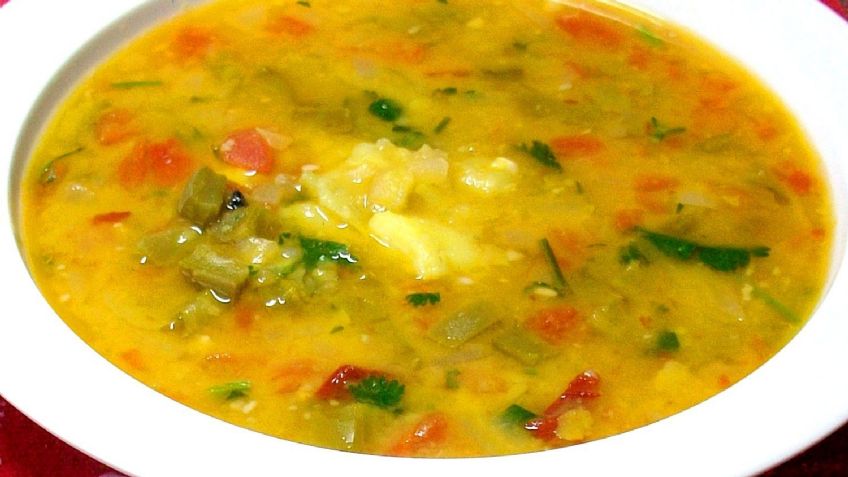 ¡Perfecta para Cuaresma! Deleita tu paladar con esta maravillosa sopa de habas con nopales