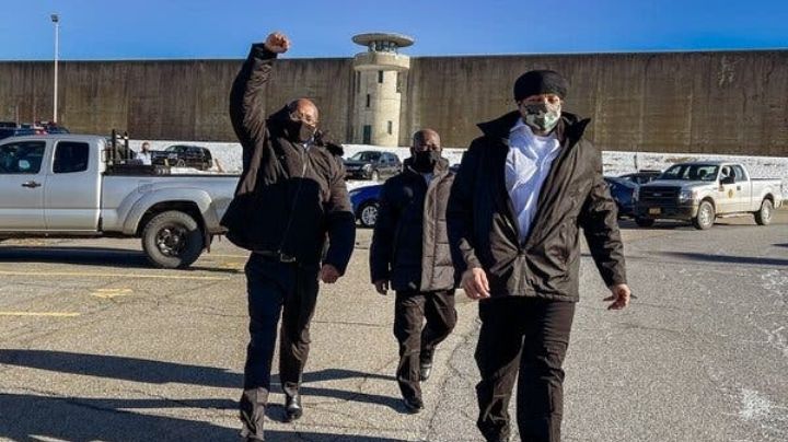 Liberan a tres hombres que pasaron 24 años en prisión por un crimen que no cometieron