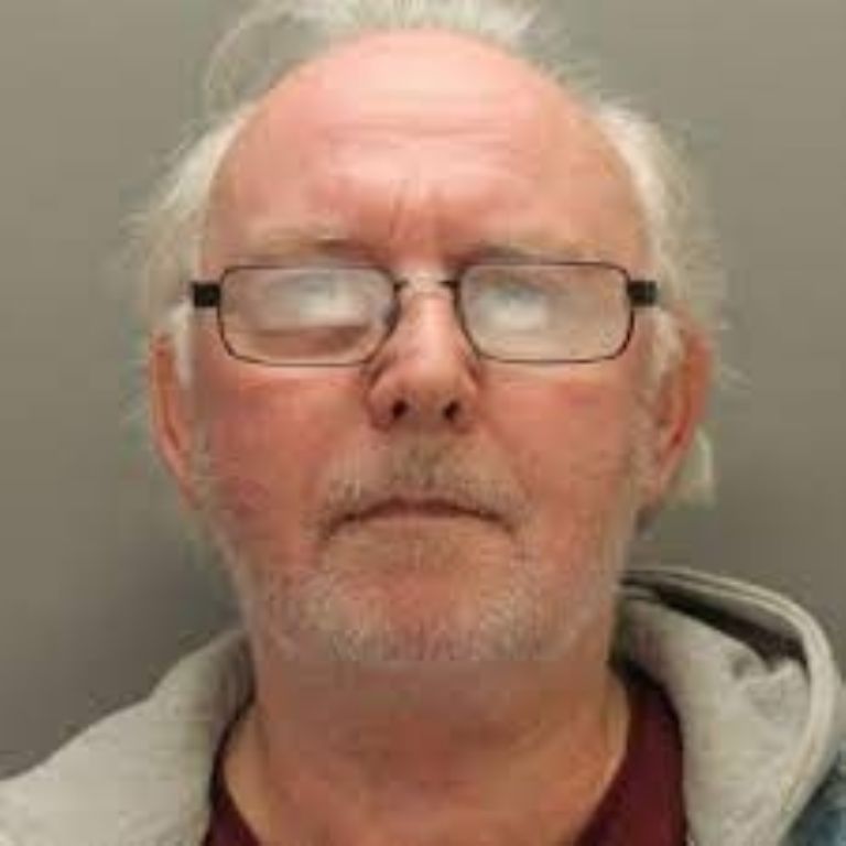 Robert Gardner acusado de abuso sexual a menores